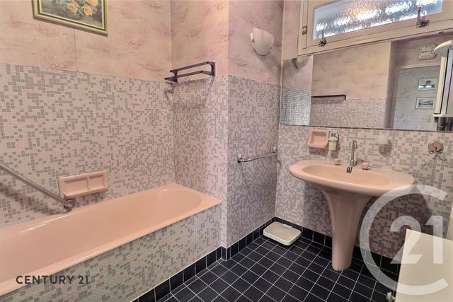 Appartement T3 à vendre - 3 pièces - 85.22 m2 - CARPENTRAS - 84 - PROVENCE-ALPES-COTE-D-AZUR - Century 21 Aristide Briand