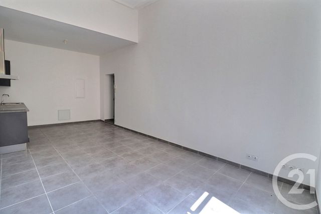 Appartement T3 à vendre - 6 pièces - 59.18 m2 - CARPENTRAS - 84 - PROVENCE-ALPES-COTE-D-AZUR - Century 21 Aristide Briand