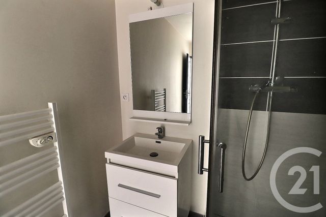 Appartement T3 à vendre - 6 pièces - 59.18 m2 - CARPENTRAS - 84 - PROVENCE-ALPES-COTE-D-AZUR - Century 21 Aristide Briand