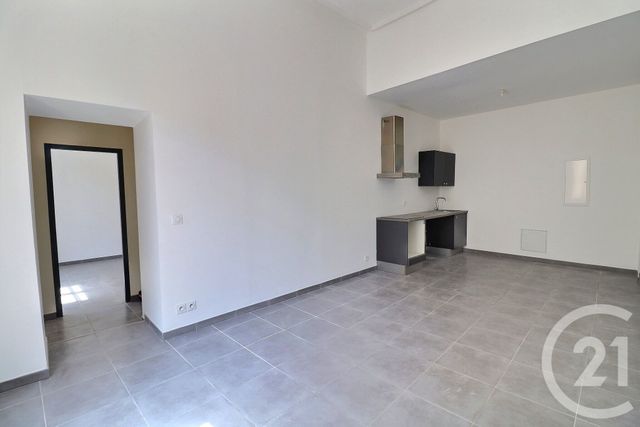 Appartement T3 à vendre - 6 pièces - 59.18 m2 - CARPENTRAS - 84 - PROVENCE-ALPES-COTE-D-AZUR - Century 21 Aristide Briand