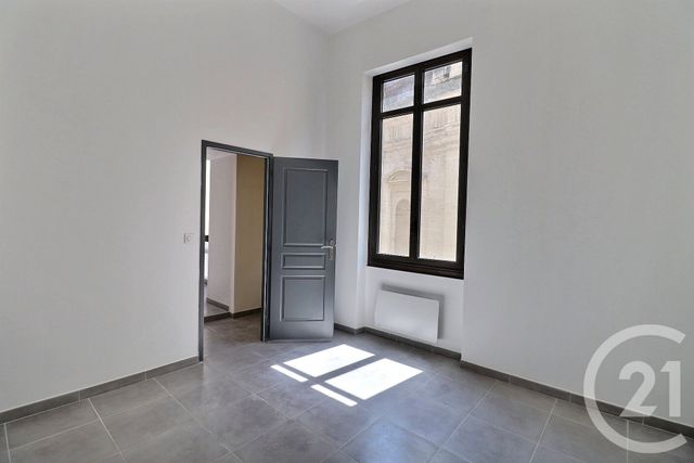 Appartement T3 à vendre - 6 pièces - 59.18 m2 - CARPENTRAS - 84 - PROVENCE-ALPES-COTE-D-AZUR - Century 21 Aristide Briand