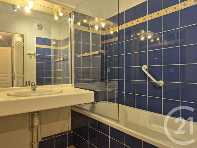 Appartement F3 à vendre - 3 pièces - 72.0 m2 - CARPENTRAS - 84 - PROVENCE-ALPES-COTE-D-AZUR - Century 21 Aristide Briand