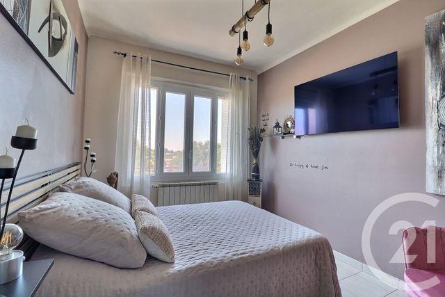 Appartement T4 à vendre - 4 pièces - 75.0 m2 - CARPENTRAS - 84 - PROVENCE-ALPES-COTE-D-AZUR - Century 21 Aristide Briand