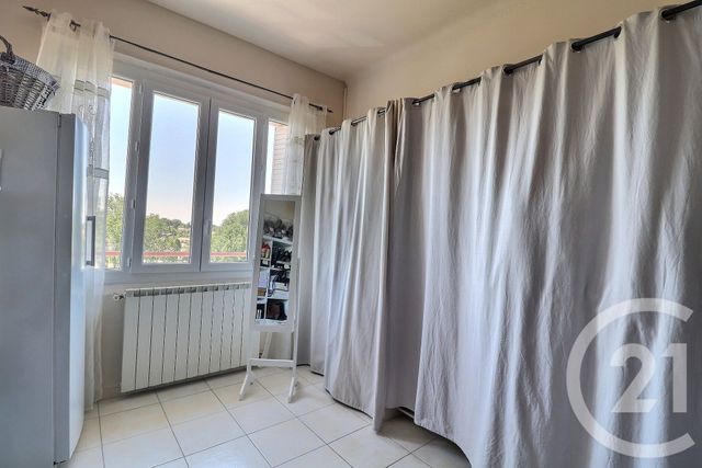 Appartement T4 à vendre - 4 pièces - 75.0 m2 - CARPENTRAS - 84 - PROVENCE-ALPES-COTE-D-AZUR - Century 21 Aristide Briand
