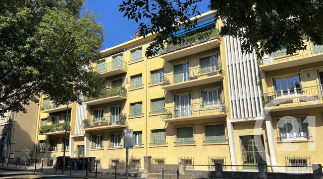 Appartement T4 à vendre - 4 pièces - 75.0 m2 - CARPENTRAS - 84 - PROVENCE-ALPES-COTE-D-AZUR - Century 21 Aristide Briand
